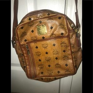 Cross over MCM bag